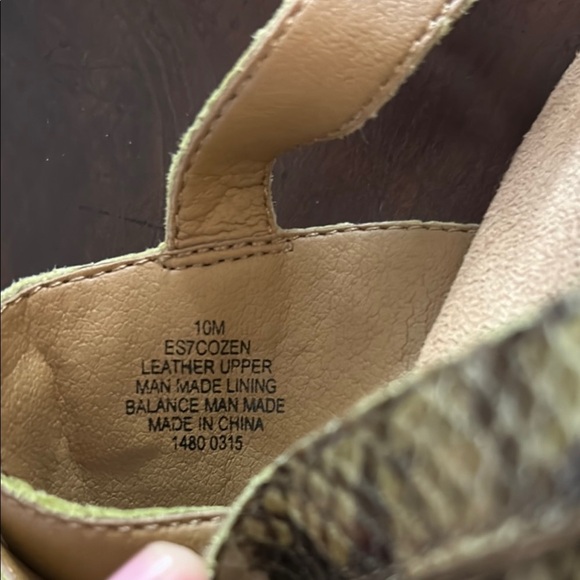 Easy Spirit Tan Snakeskin look Sandals with Criss Cross Straps Sz 10 - Picture 6 of 7